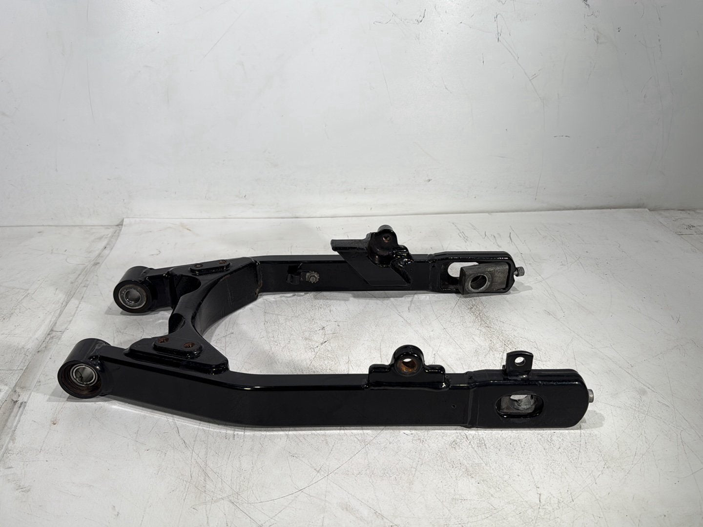2015 Harley Dyna Low Rider FXDL OEM Rear Fork Swingarm Swing Arm