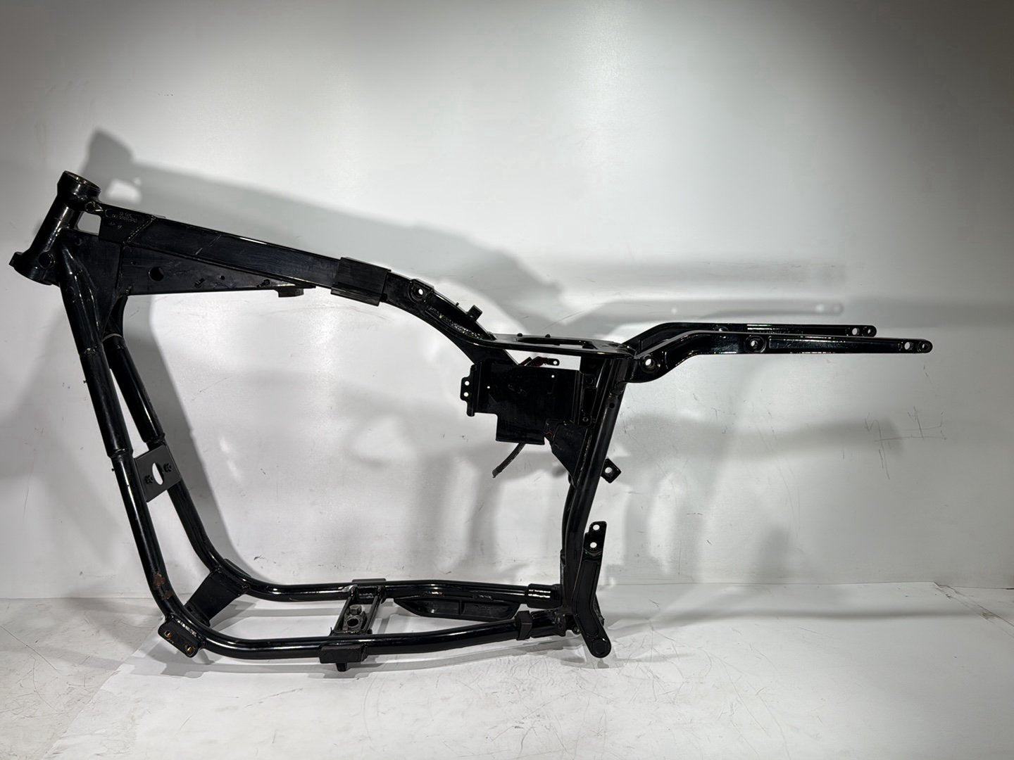2000 Harley Dyna FXDWG Wide Glide OEM Body Main Frame Chassis CLN CLR