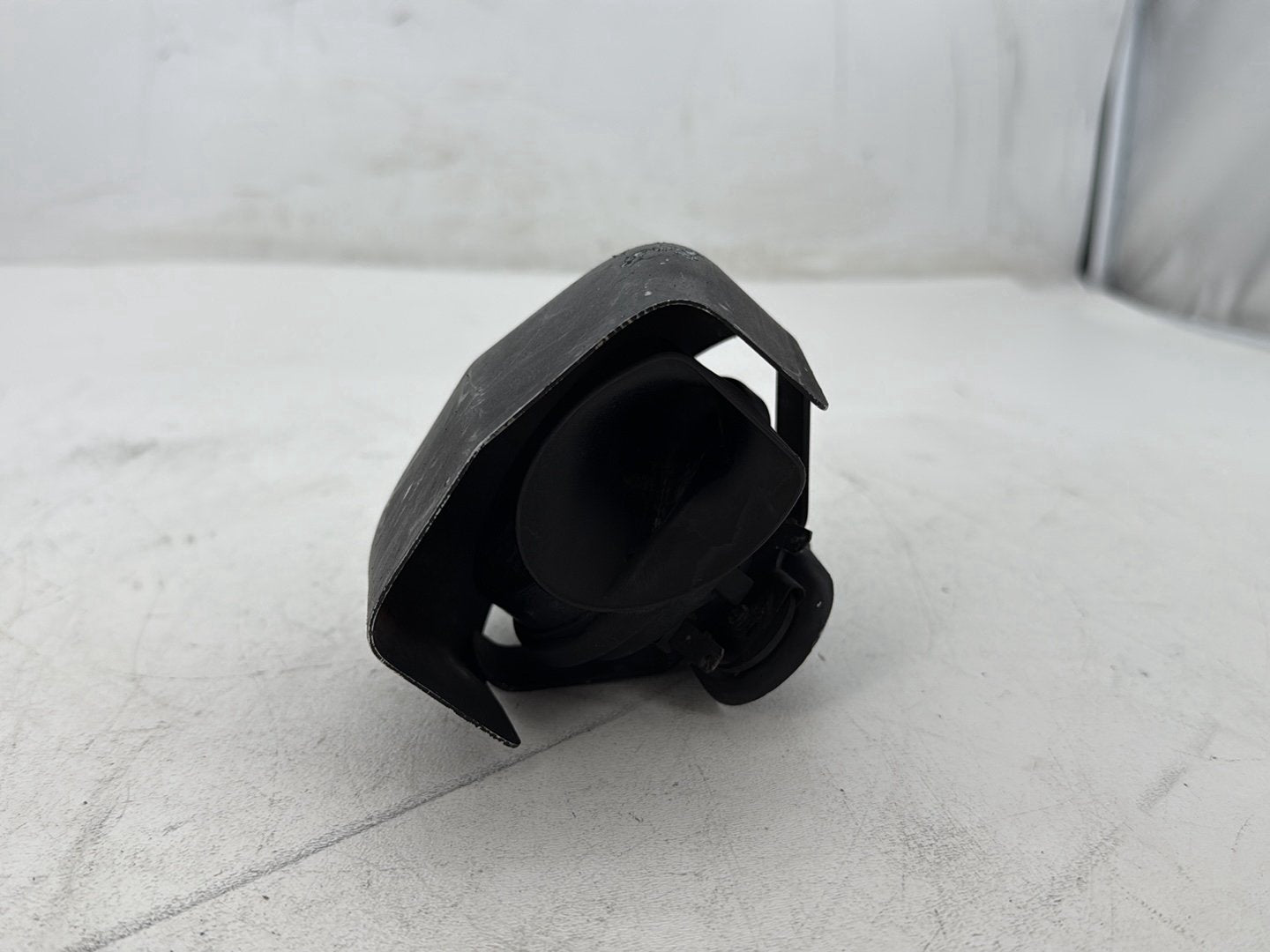 2007 Harley Street Glide Touring FLHX OEM Horn Signal Klaxon Chrome Cover