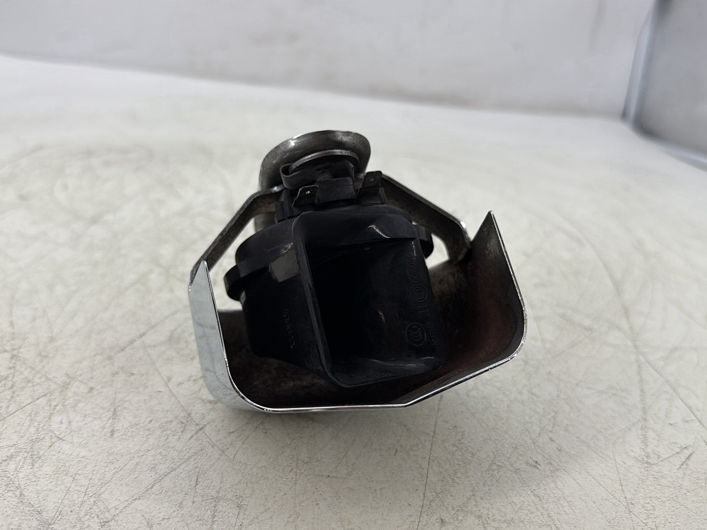2012 Harley Dyna Super Glide Custom FXDCI OEM Horn Signal Klaxon Chrome Cover