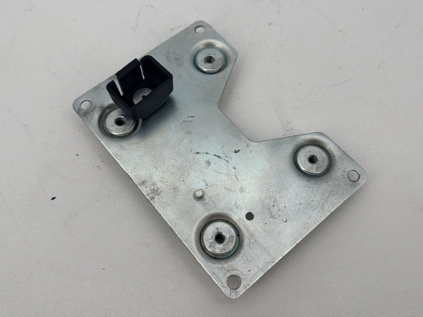 1999 - 2006 Harley-Davidson Dyna Low Rider Electrical Side Cover Tray Panel 70984-96A