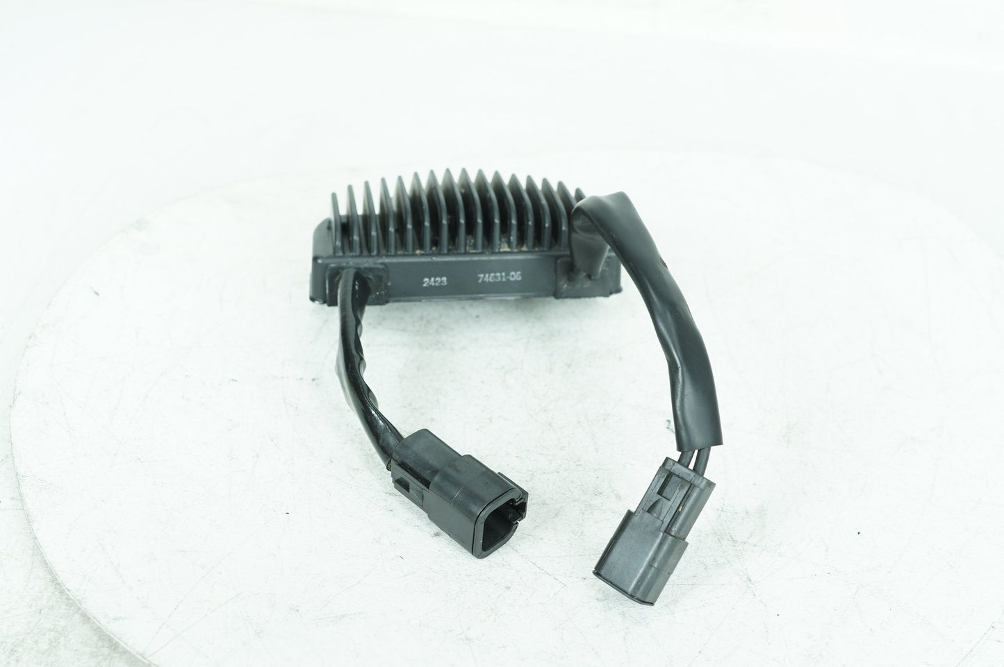1999 - 2006 Harley-Davidson Dyna Super Glide Voltage Regulator Rectifier   	74631-06