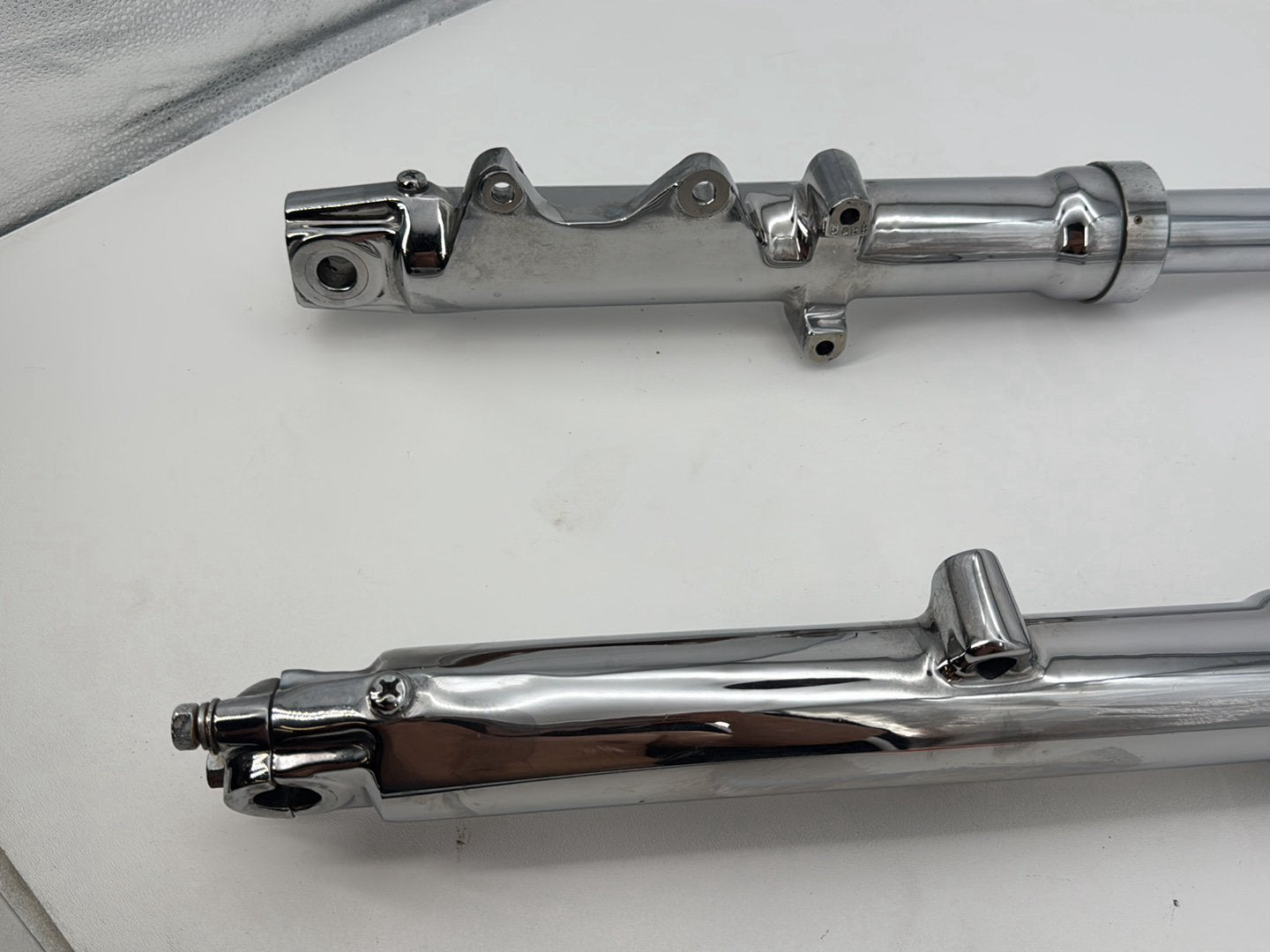 1999 - 2006 Harley-Davidson Dyna Wide Glide Front Triple Tree Set & LH RH Fork Legs Sliders 45679-92 , 45874-91