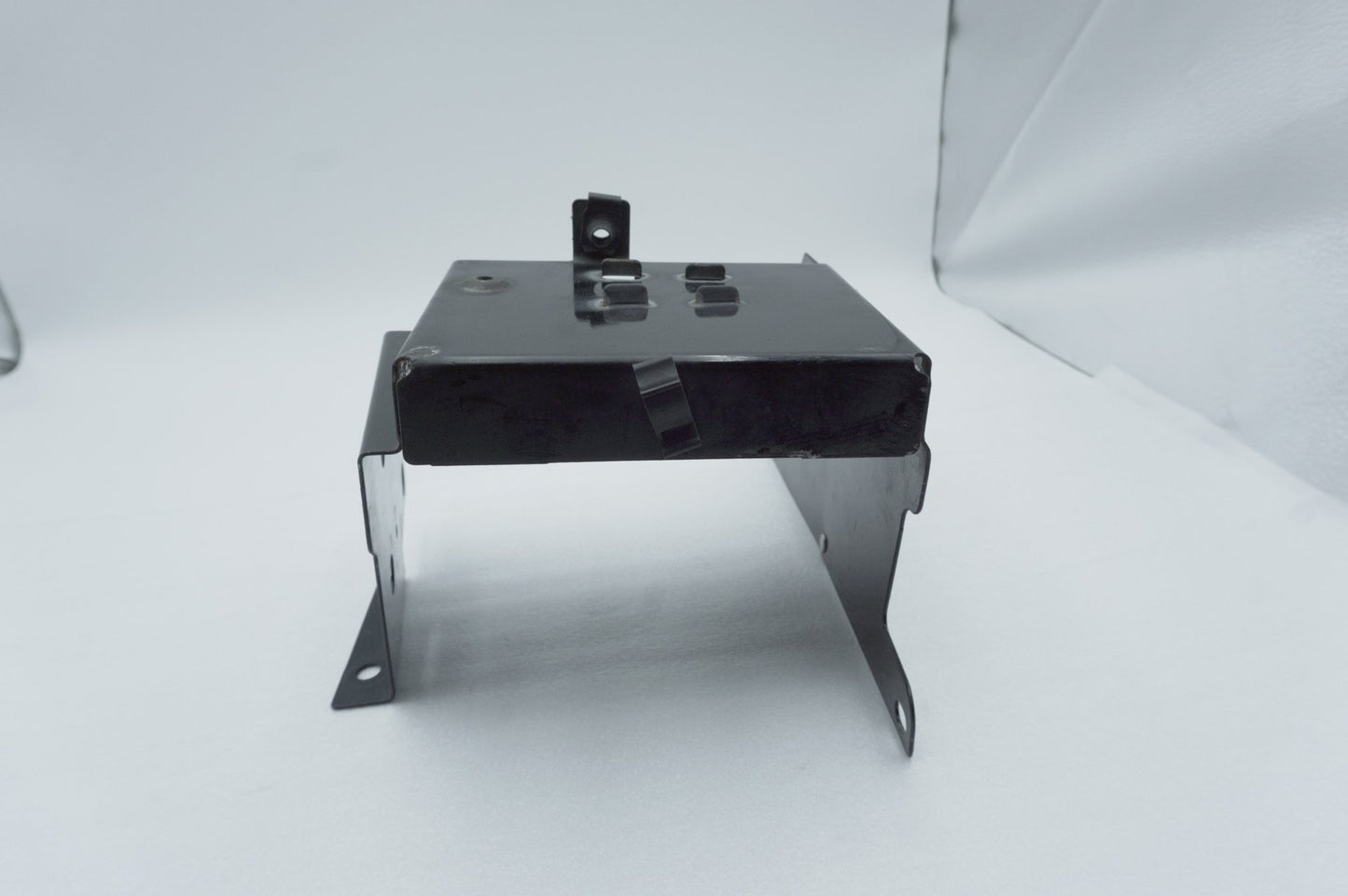 1999 - 2006 Harley-Davidson Touring Electra Glide Battery Tray Bracket Holder Carrier 66281-02A