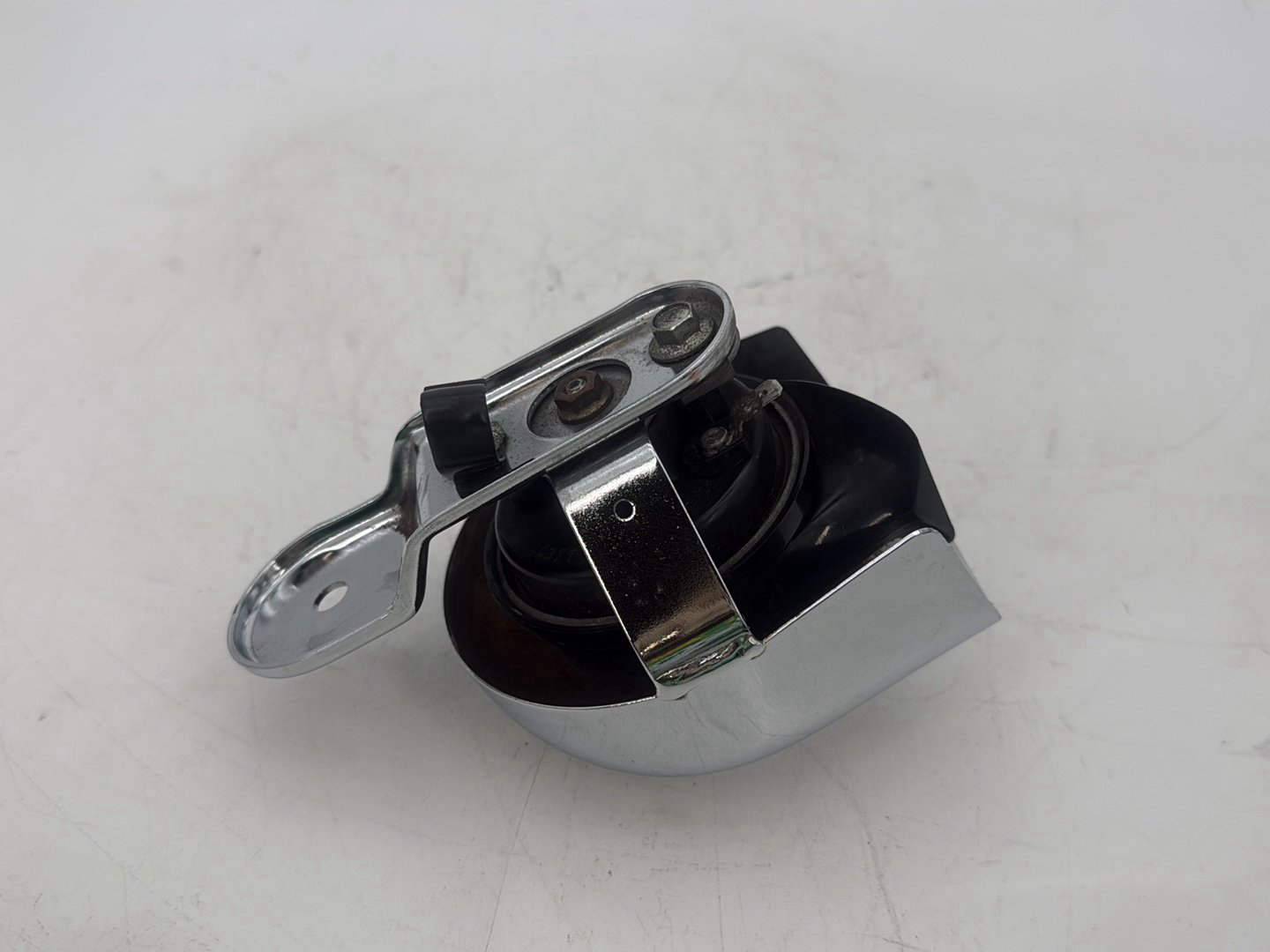 2005 Harley Touring FLHRCI Road King Classic OEM Horn Signal Klaxon Chrome Cover