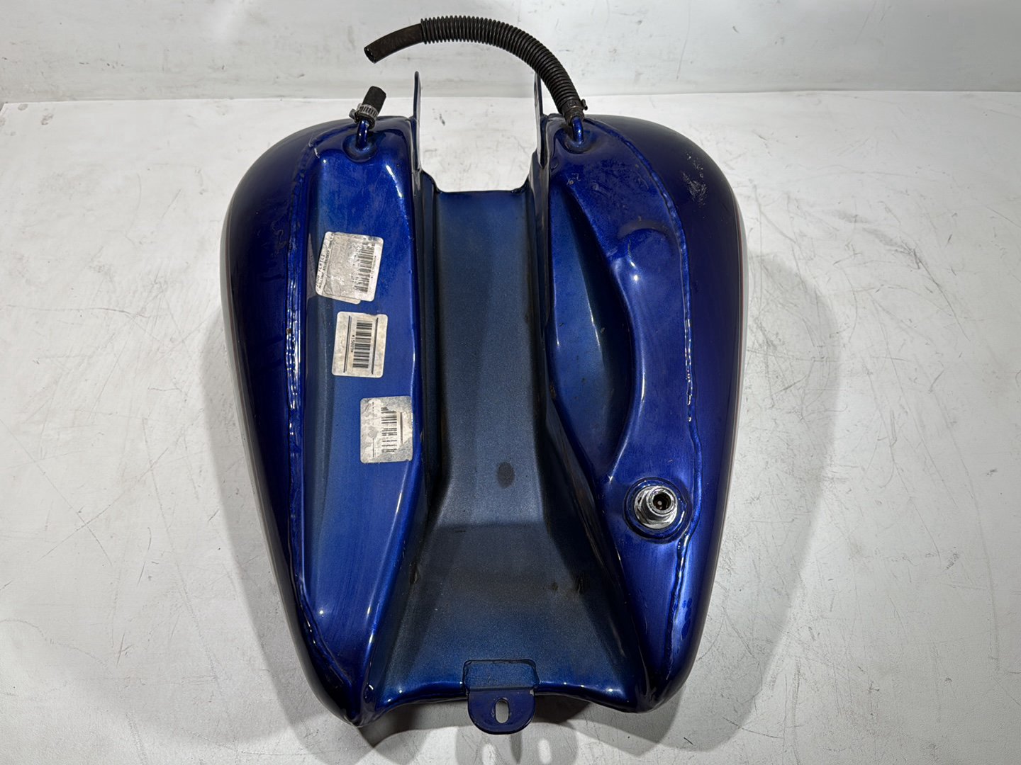 2006 Harley Touring FLHTCI Electra Glide Classic OEM Fuel Gas Tank Gasoline Reservoir