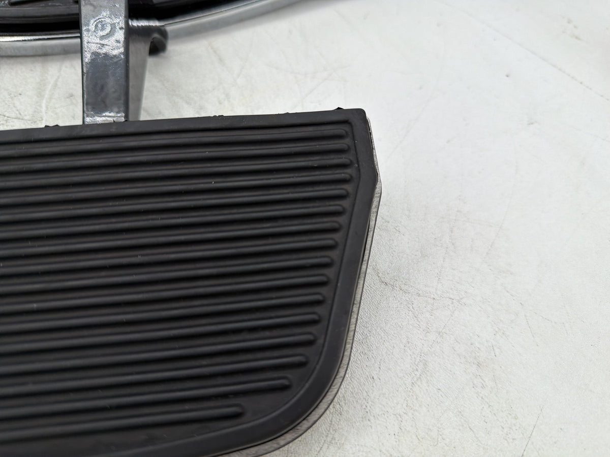 2011 Harley Electra Glide Touring Ultra OEM Left Right Driver & Pass Floorboard Foot Rest