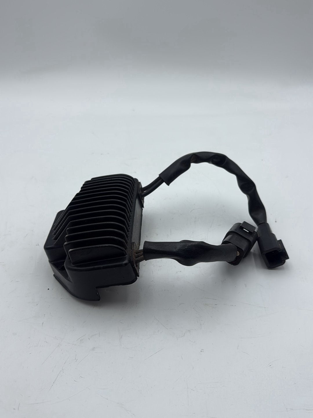 2007 - 2012 Harley-Davidson Dyna Street Bob Voltage Regulator Rectifier   	74631-06