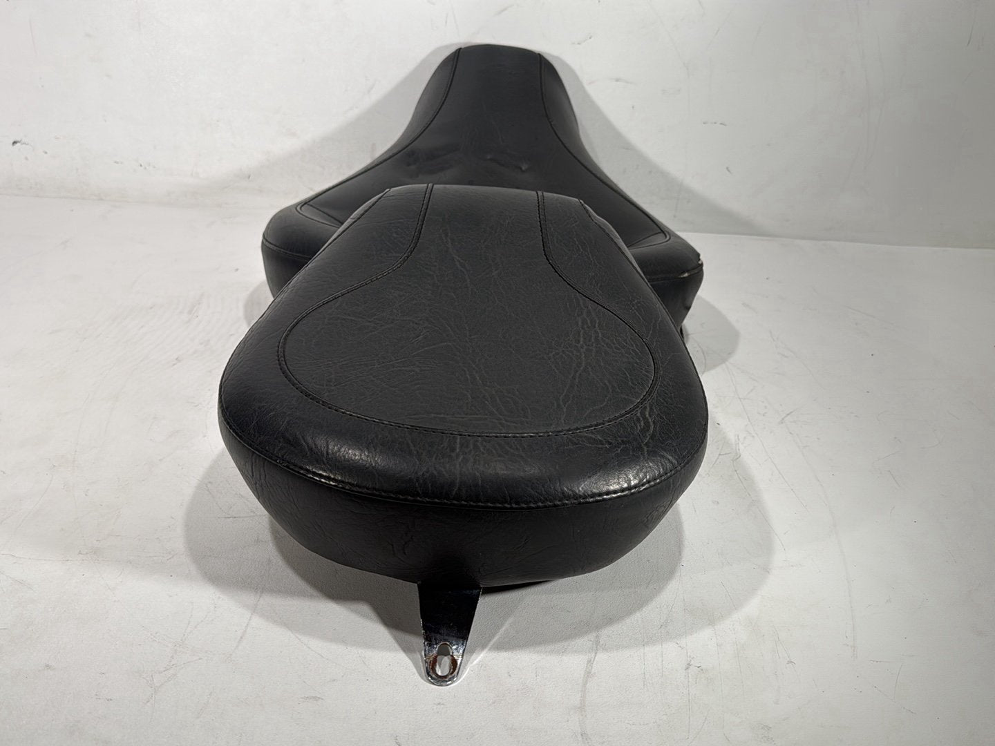 2000 Harley Dyna FXDWG Wide Glide OEM Passenger Rider Driver Seat Saddle