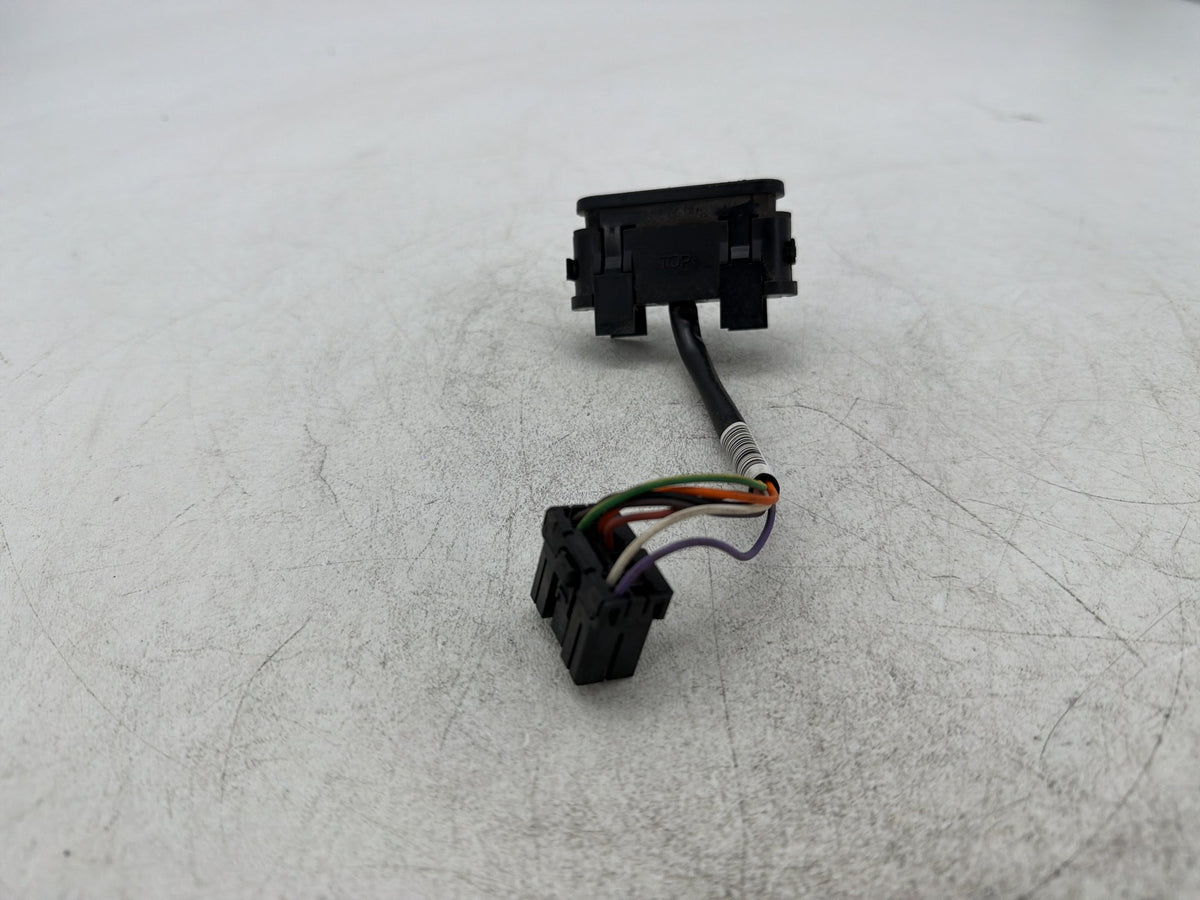 13 Harley Street Glide Touring FLHX OEM Dash Indicator Lamp Wire Plug 68789-96A