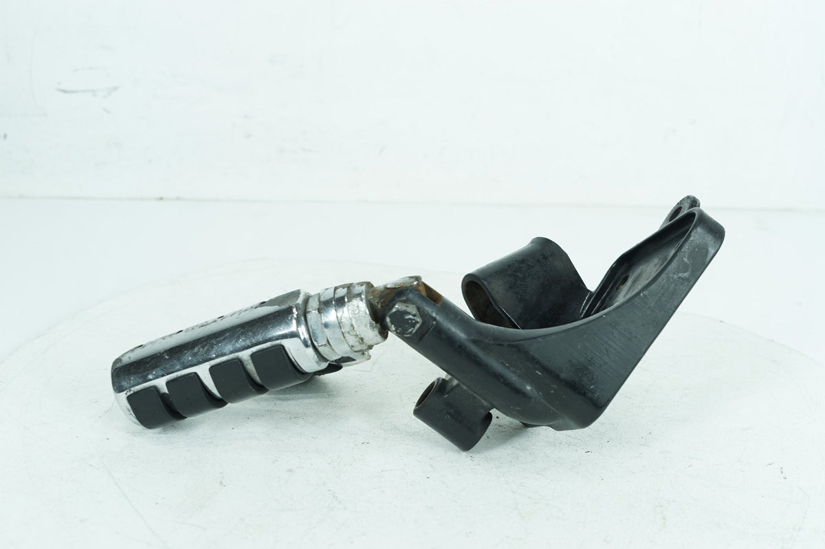 01 Harley Softail FXSTDI Deuce OEM Right Driver Foot Controls Peg Rest Scratched