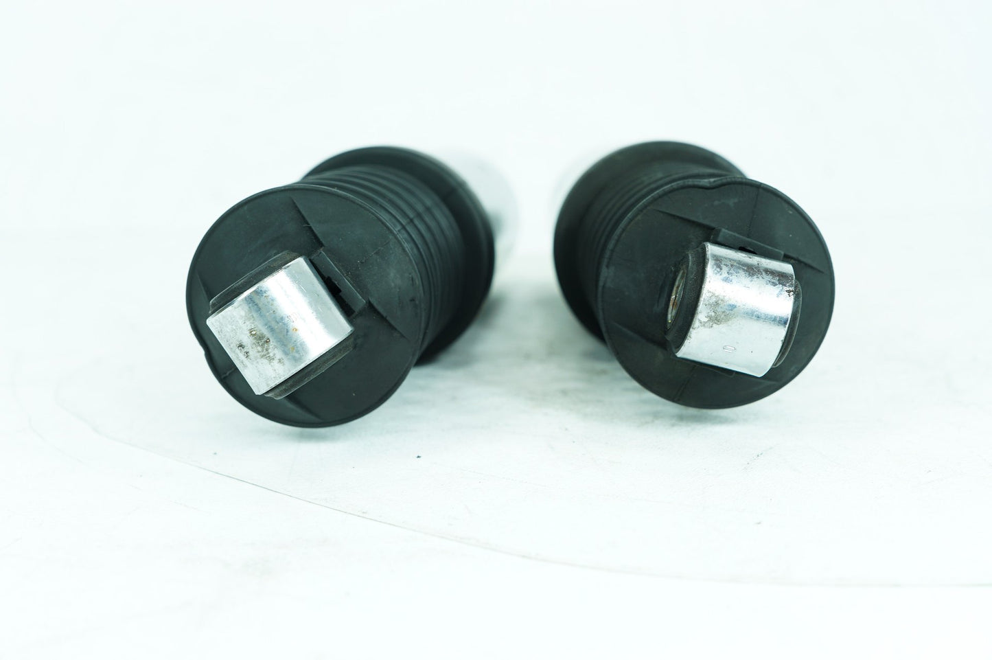 1984 - 1998 Harley-Davidson Touring Road Glide Rear Left Right Shock Absorbers 54565-97C
