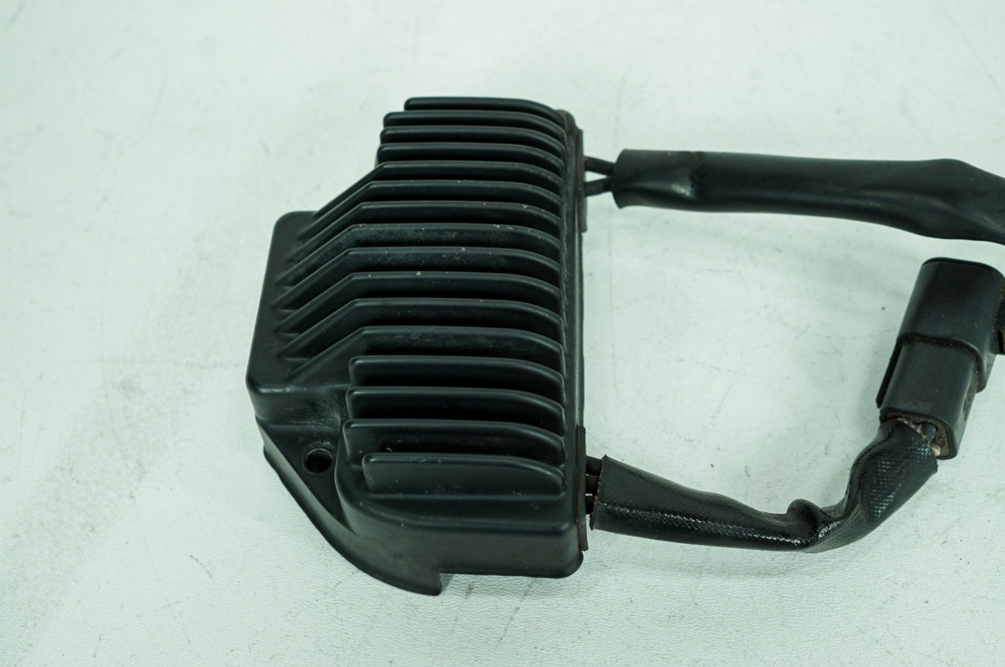 1999 - 2006 Harley-Davidson Dyna Wide Glide Voltage Regulator Rectifier  74631-04