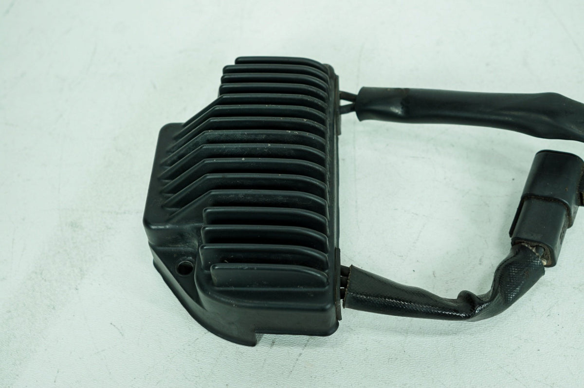 2004 Harley Dyna FXDWG Wide Glide OEM Voltage Regulator Rectifier