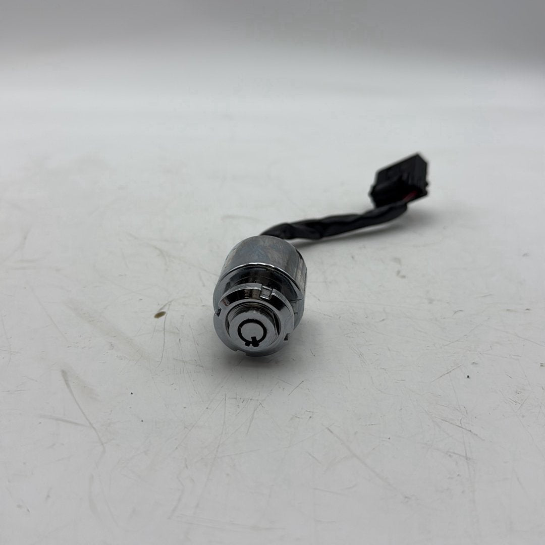 1999 - 2006 Harley-Davidson Dyna Low Rider Ignition Switch Cylinder Barrel Lockset NOKey  	61272-92C