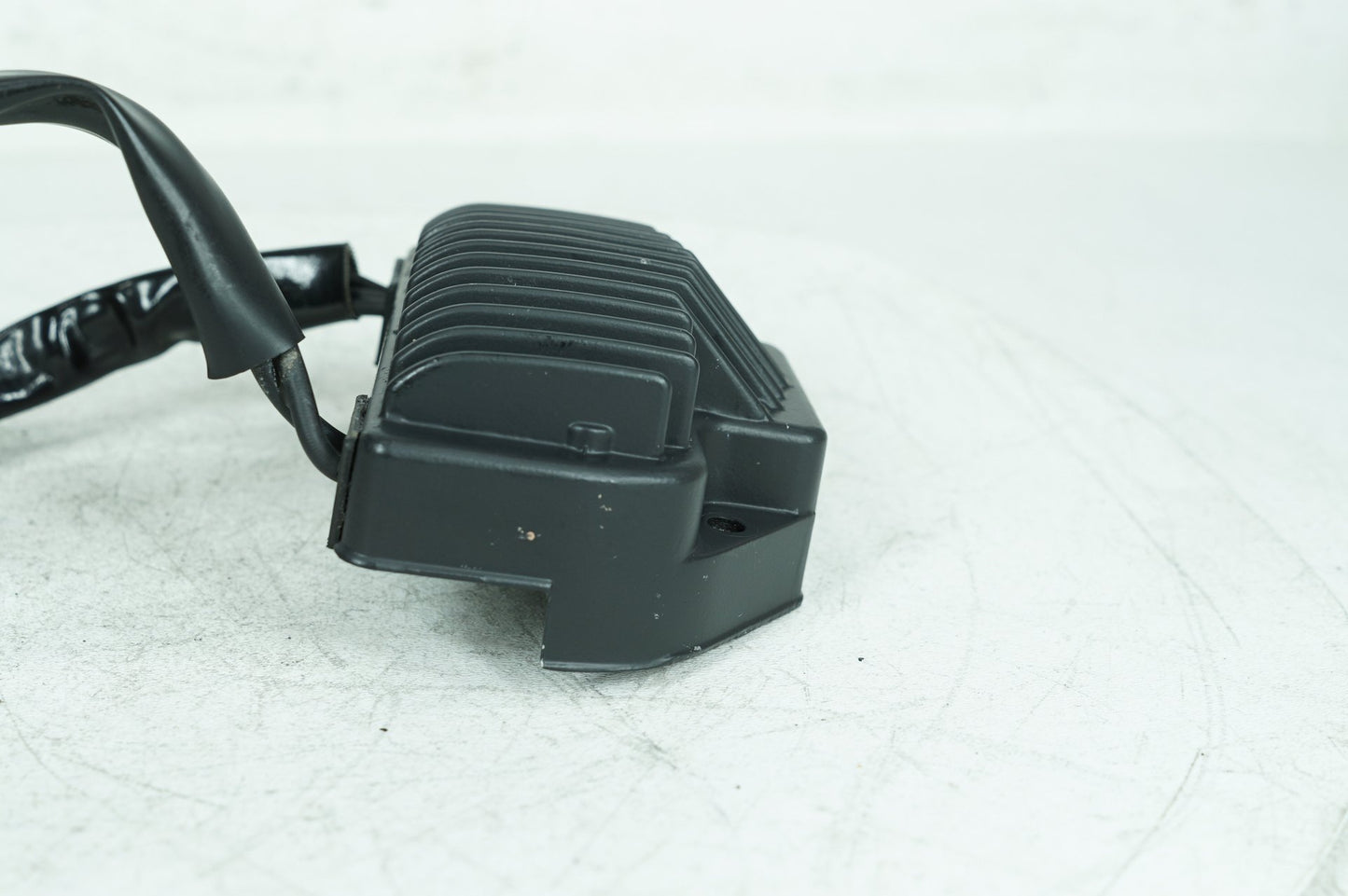 1999 - 2006 Harley-Davidson Dyna Super Glide Voltage Regulator Rectifier   	74631-06