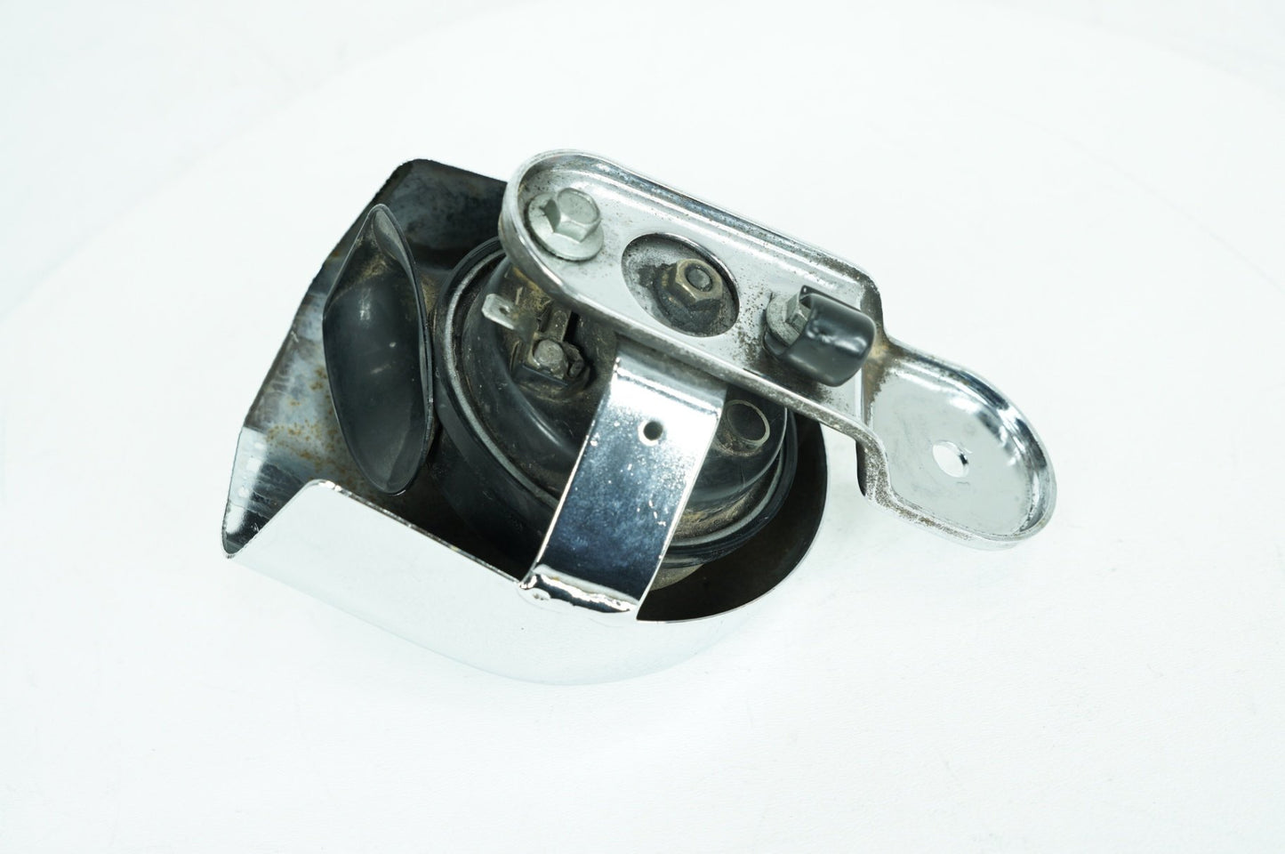 1999 - 2006 Harley-Davidson Dyna Low Rider Horn Signal Klaxon Chrome Cover 69012-93A