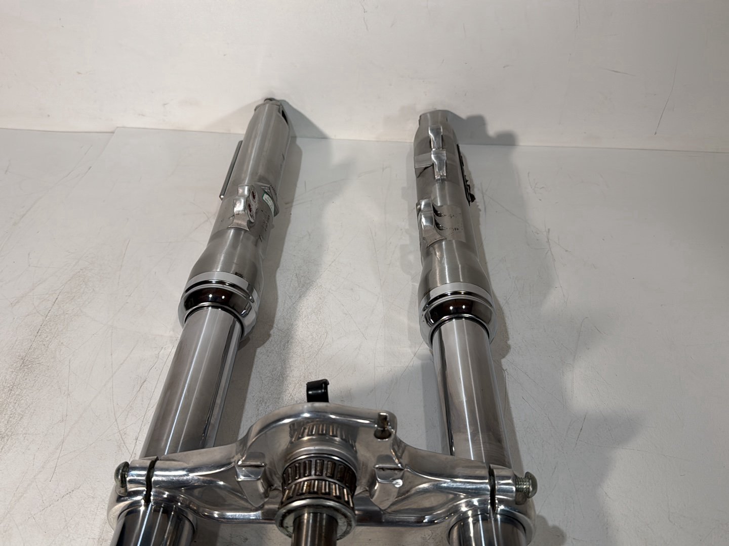 2007 - 2017 Harley-Davidson Dyna Super Glide Custom Front Triple Tree Set & LH RH Fork Legs Sliders 45538-06A