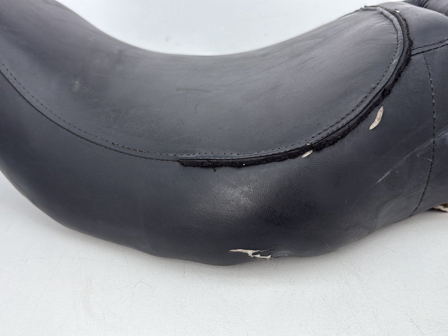 1999 - 2006 Harley-Davidson Touring Electra Glide Passenger Rider Driver Seat Saddle 51703-05