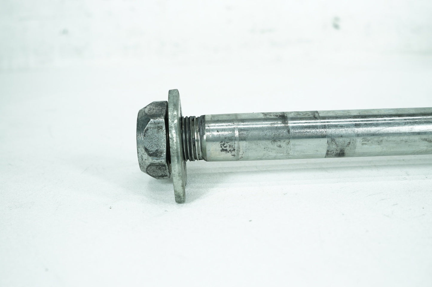 2008 - 2016 Harley-Davidson Touring Street Glide Rear Wheel Axle Bolt Shaft 41056-09