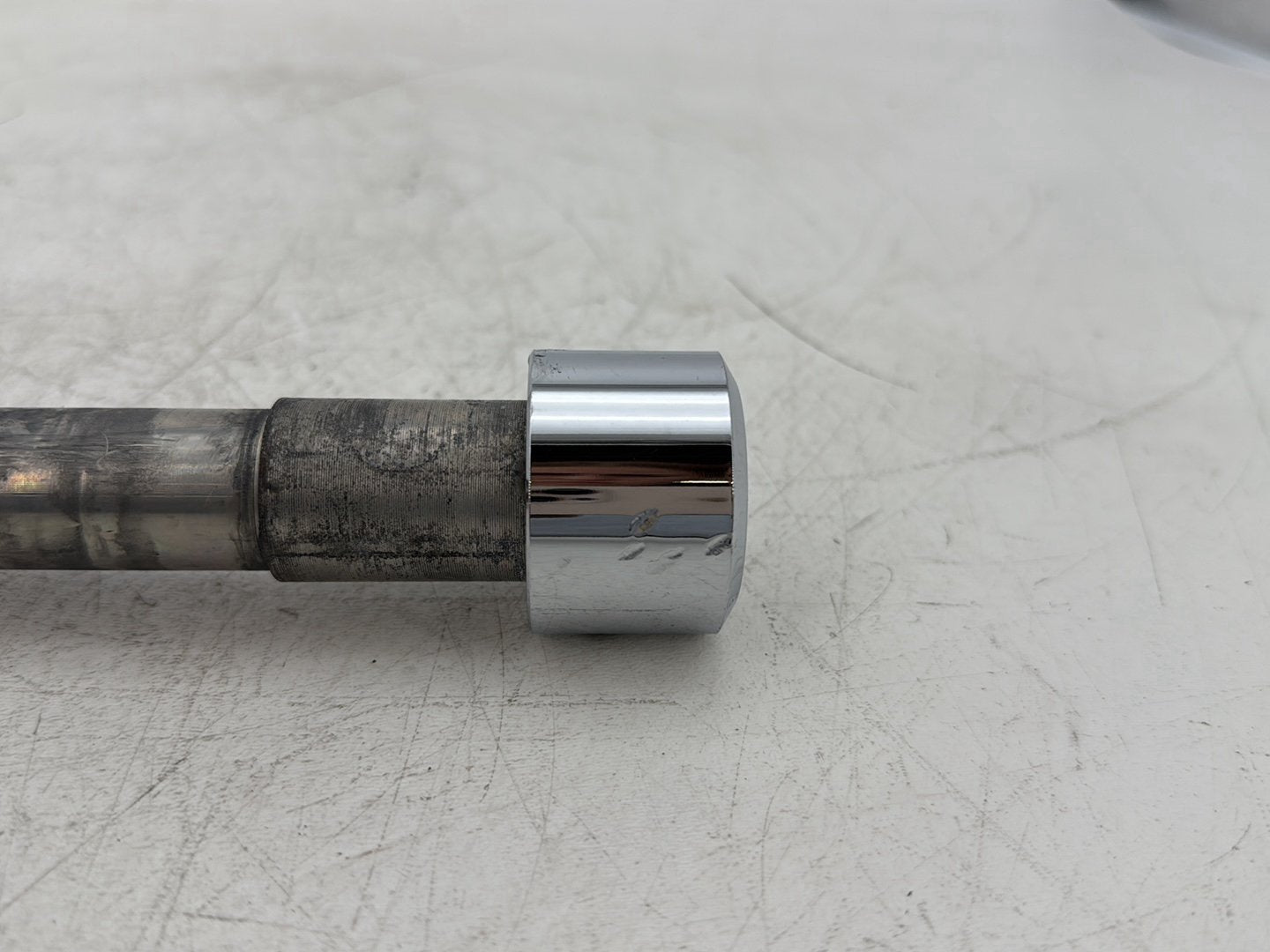 2008 Harley Dyna FXDL Low Rider Anniversary OEM Front Wheel Axle Bolt Shaft