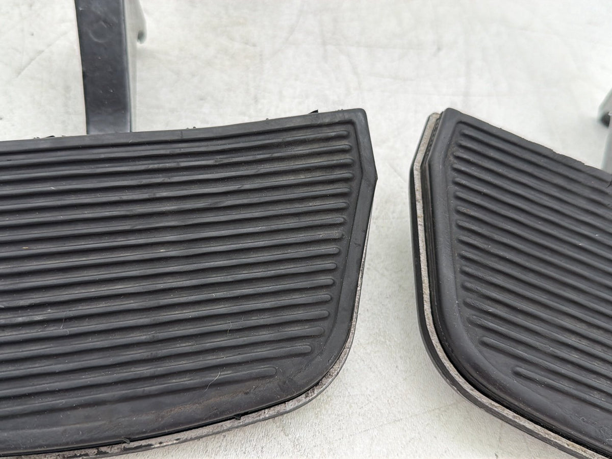 10 Harley Electra Glide Touring OEM Left & Right Passenger Floorboard Foot Rest