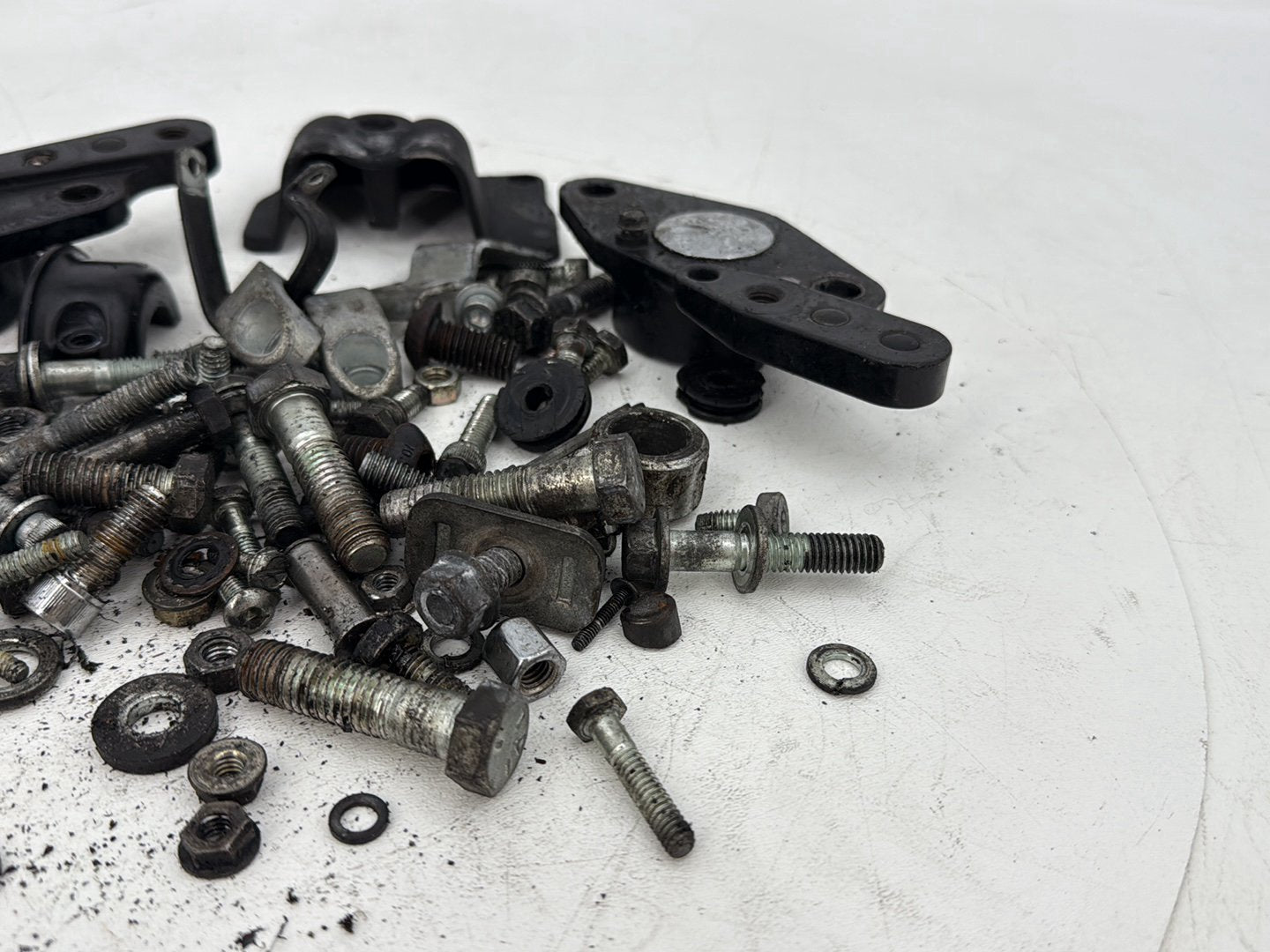 1999 - 2006 Harley-Davidson Touring Road King Police Hardware Bolts Nuts & Brackets w/ Left Right Swingarm Rear Fork Brackets
