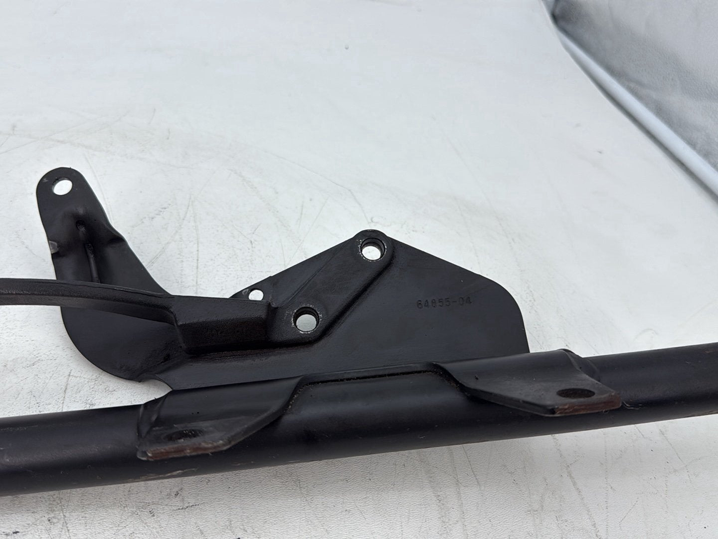 08 Harley Sportster XL883L OEM Exhaust Muffler Interconnect Bracket Support Bar