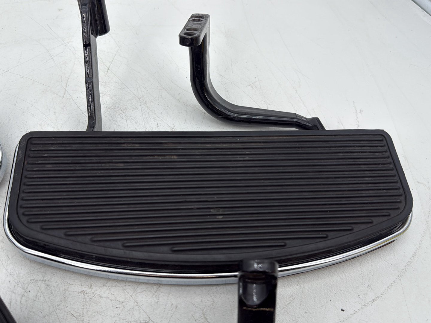2007 Harley Touring FLHTCU Electra Glide Ultra OEM Left Right Driver & Pass Floorboard Foot Rest