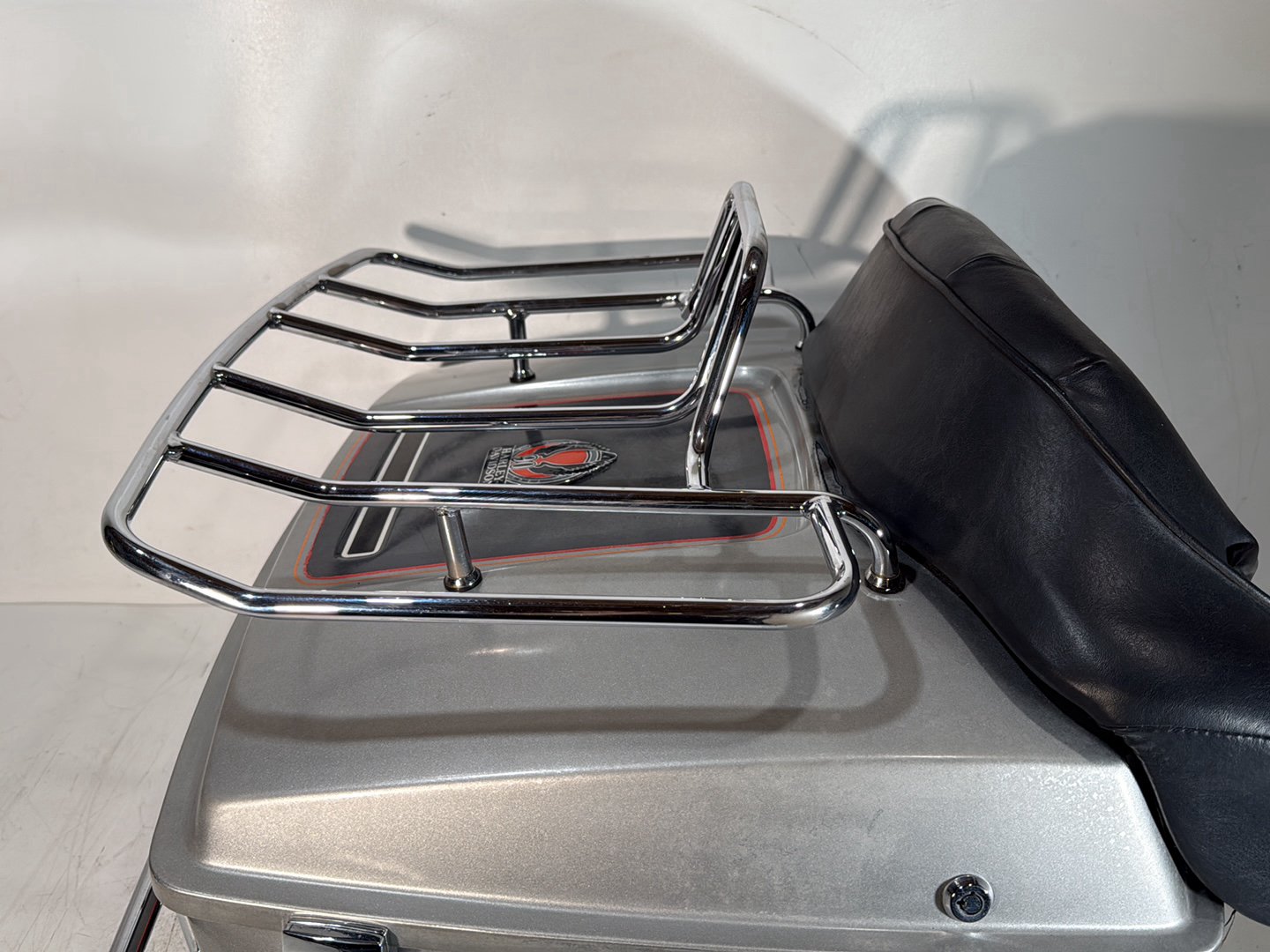 1984 - 1998 Harley-Davidson Touring Electra Glide Classic Rear Tour Pak Trunk Luggage Box NOKey 53275-90