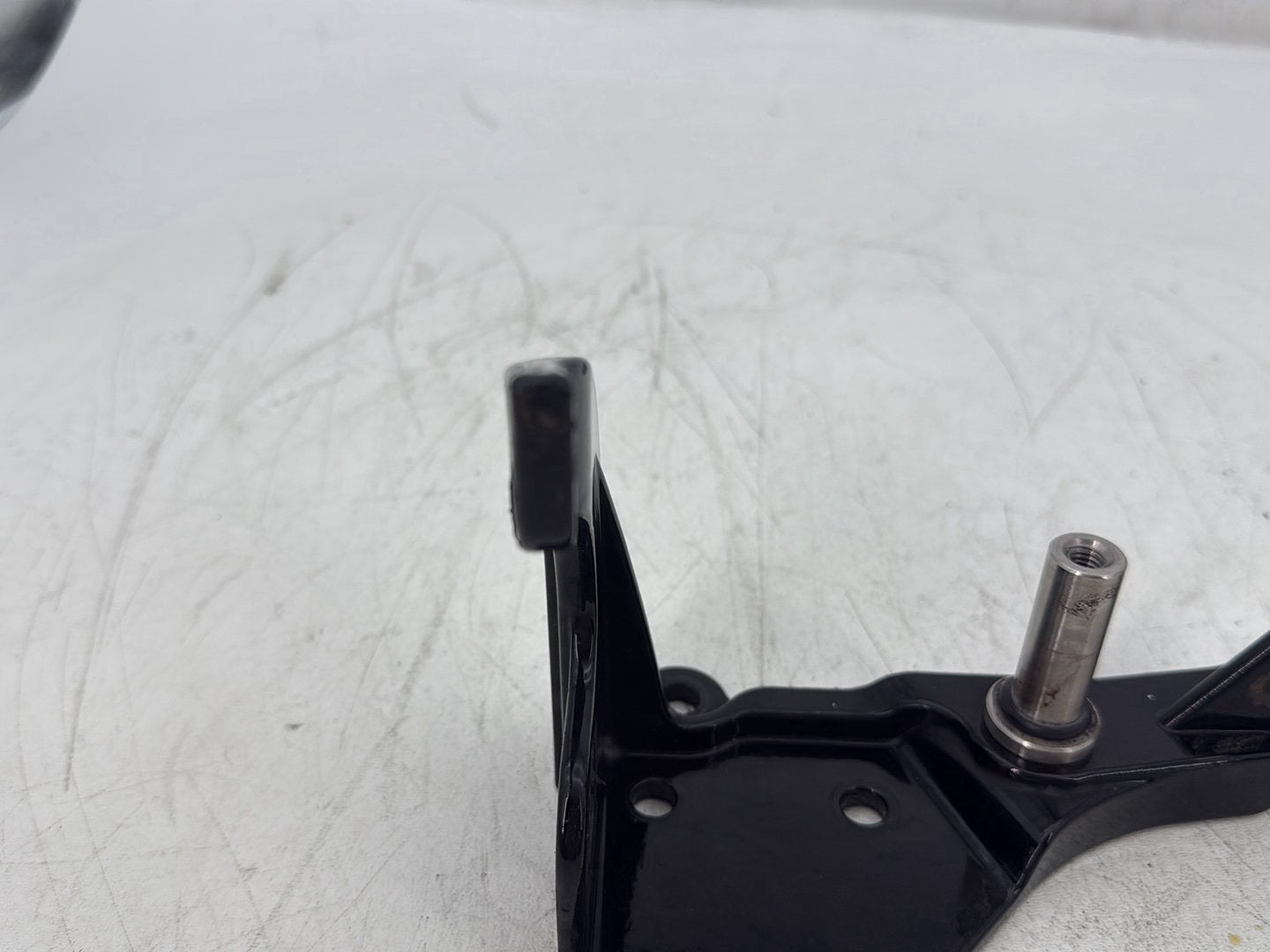 2006 Harley Softail FLSTCI Heritage Classic OEM Right Driver Footpeg Bracket Mount