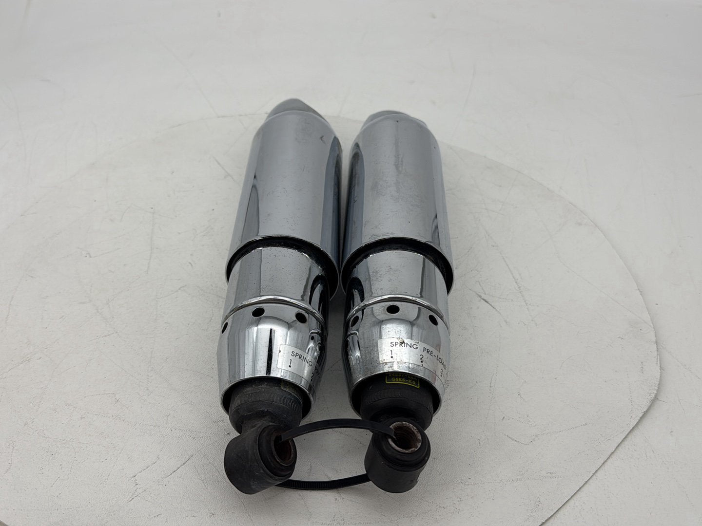 2007 - 2012 Harley-Davidson Dyna Super Glide Rear Left Right Shock Absorbers 54537-08A