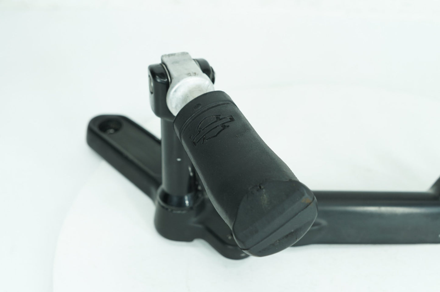 2018 - 2026 Harley-Davidson Softail Low Rider S Rear Exhaust Muffler Mount Bracket 65500064