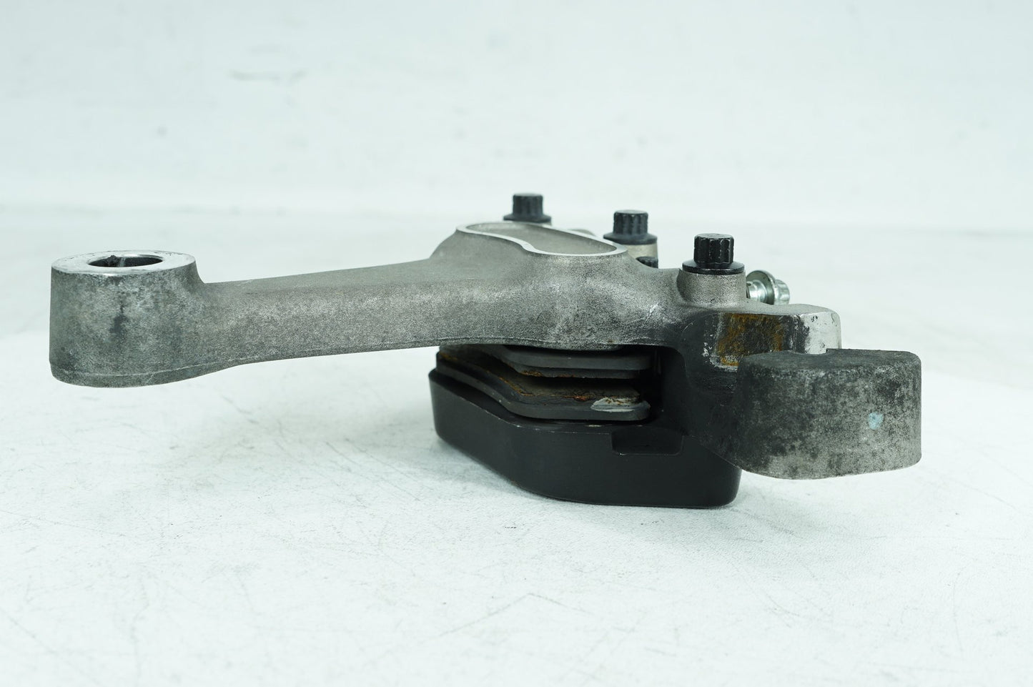 1999 Harley-Davidson Touring Road King Rear Brake Caliper Bracket 44016-00D