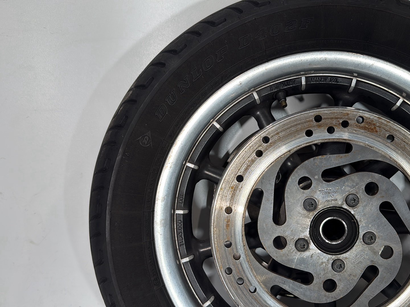 1999 - 2006 Harley-Davidson Touring Road King Police Front Wheel Rim Tire MT90B16 72H, Dunlop, 16"