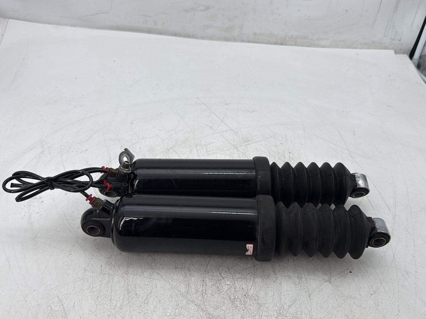 2013 Harley Electra Glide Touring Ultra FLHTCUI OEM Rear Left Right Shock Absorbers