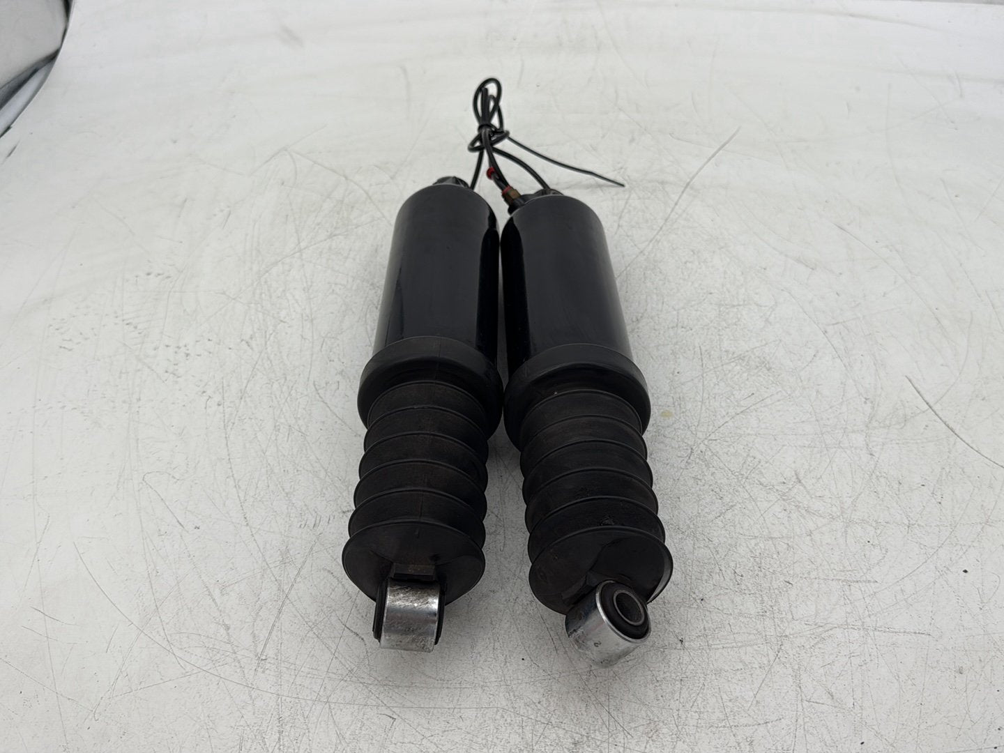 2006 Harley Electra Glide Touring Classic FLHTCI OEM Rear Left Right Shock Absorbers