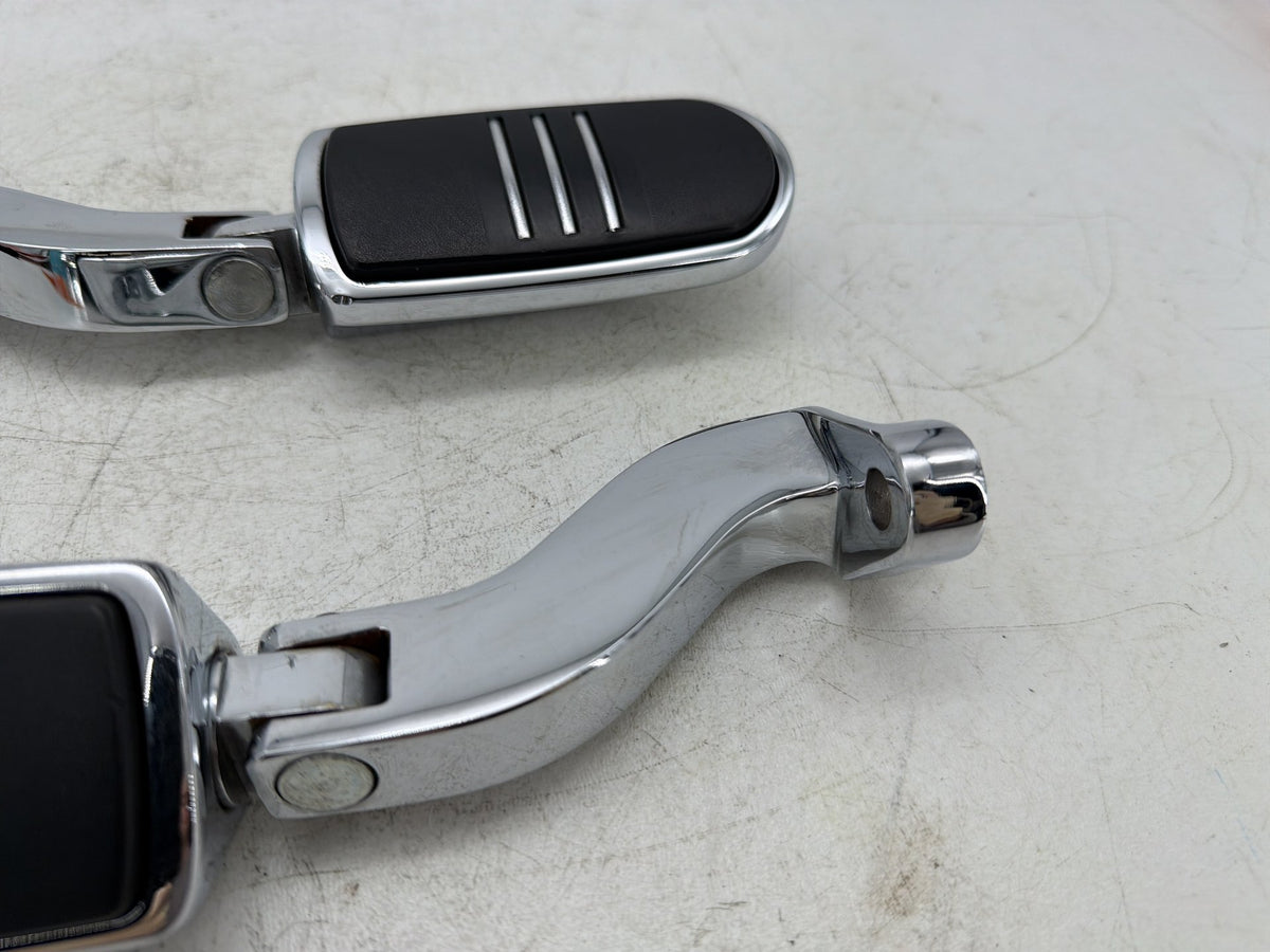 2010 Harley Street Glide Touring FLHX OEM Passenger Left & Right Foot Pegs