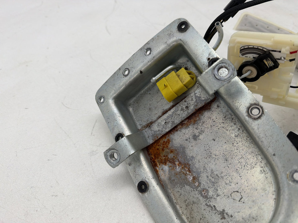 2016 Harley Dyna Fat Bob FXDF 103 OEM Gas Gasoline Fuel Petrol Pump Sending