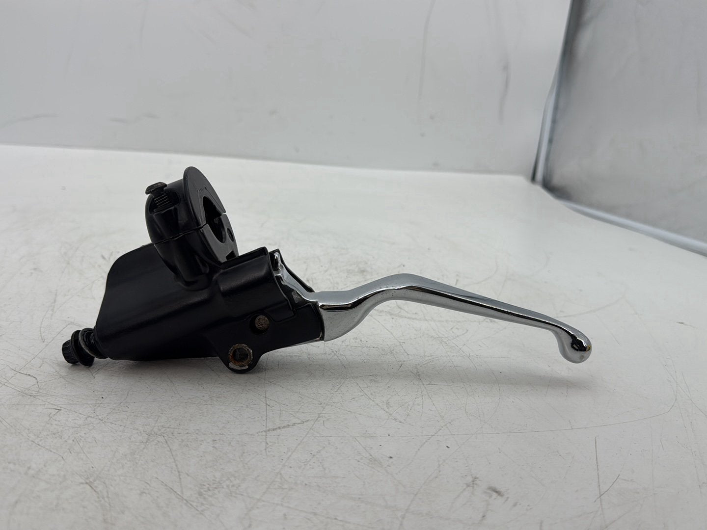 2007 Harley Touring FLHTCU Electra Glide Ultra OEM Front Right Hand Brake Lever Master Cylinder Reservoir