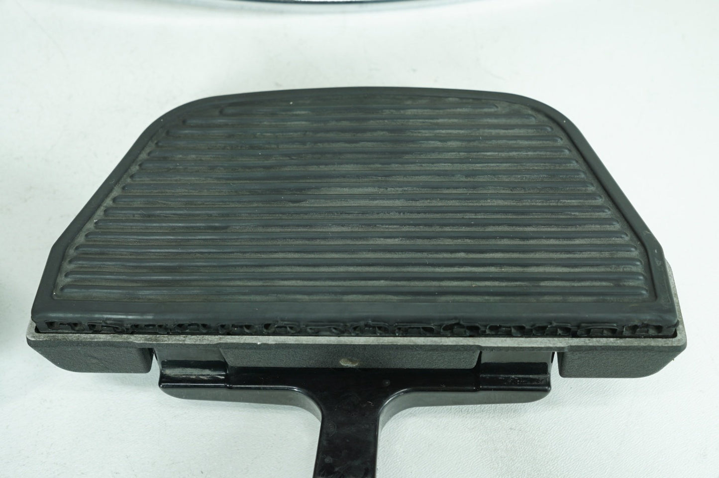 2007 - 2012 Harley-Davidson Touring Electra Glide Ultra Left Right Driver & Pass Floorboard Foot Rest 50614-06