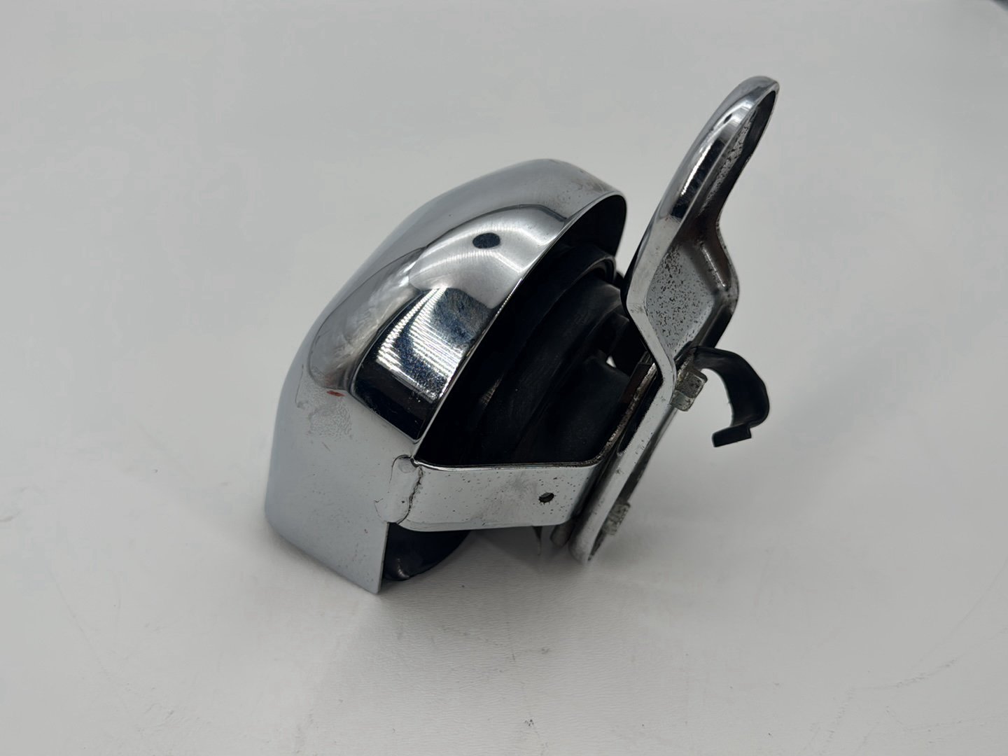 1999 - 2006 Harley-Davidson Dyna Low Rider Horn Signal Klaxon Chrome Cover