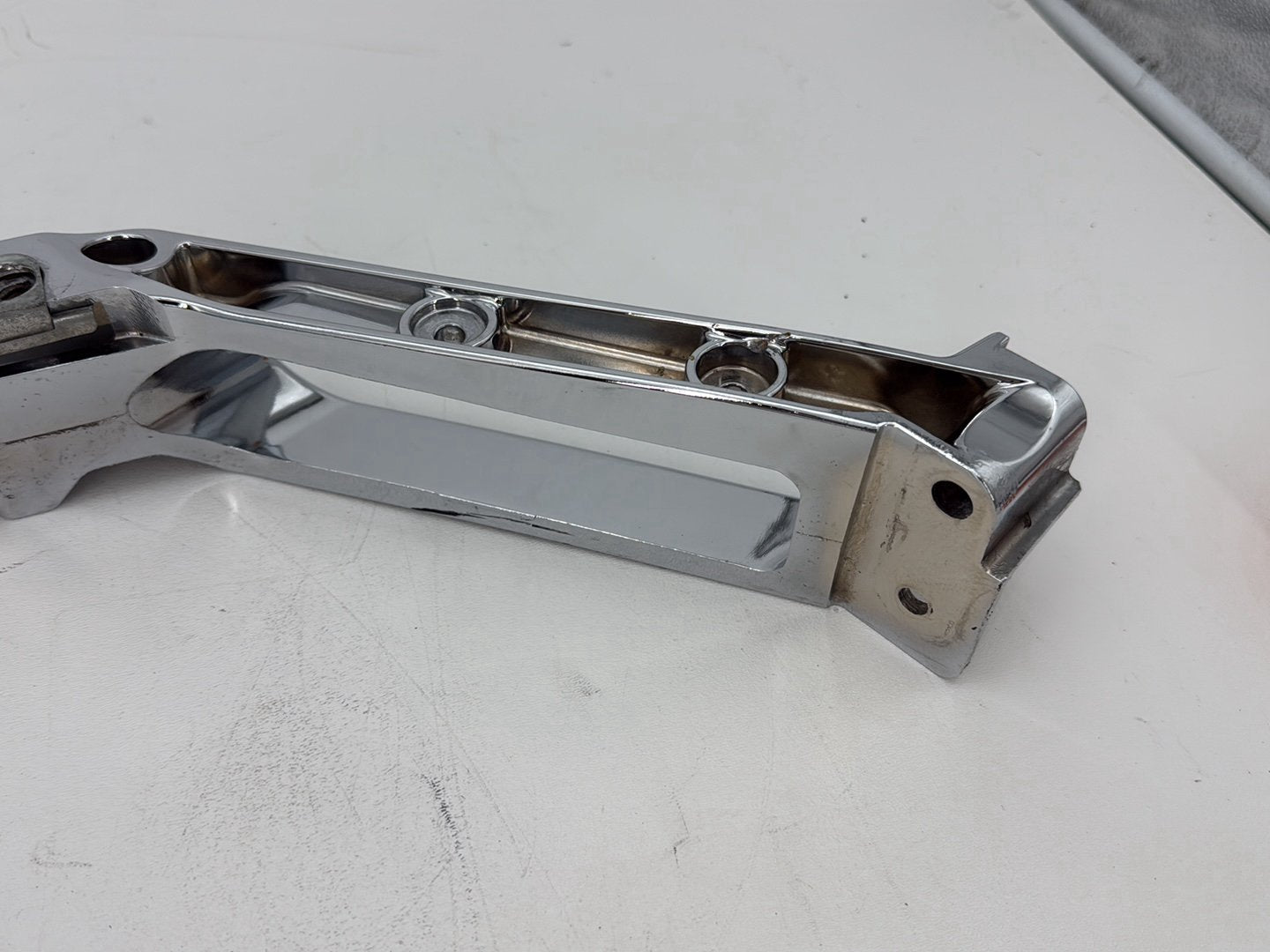 2014 Harley Electra Glide Touring CVO Screamin Eagle OEM Rear Left 1 Fender Strut Bracket