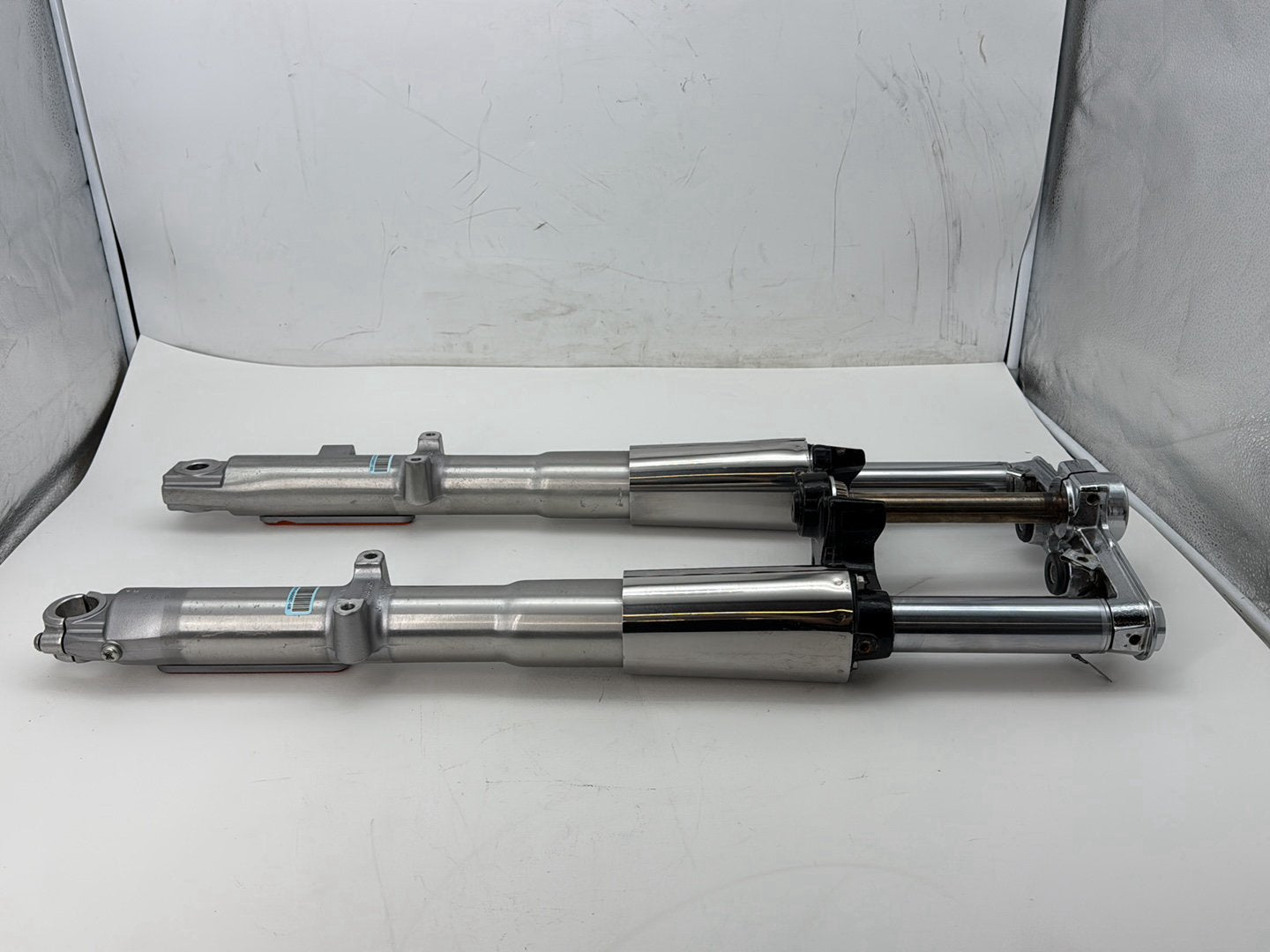 2008 Harley Softail Deluxe FLSTN OEM Front Triple Tree Set & LH RH Fork Legs Sliders