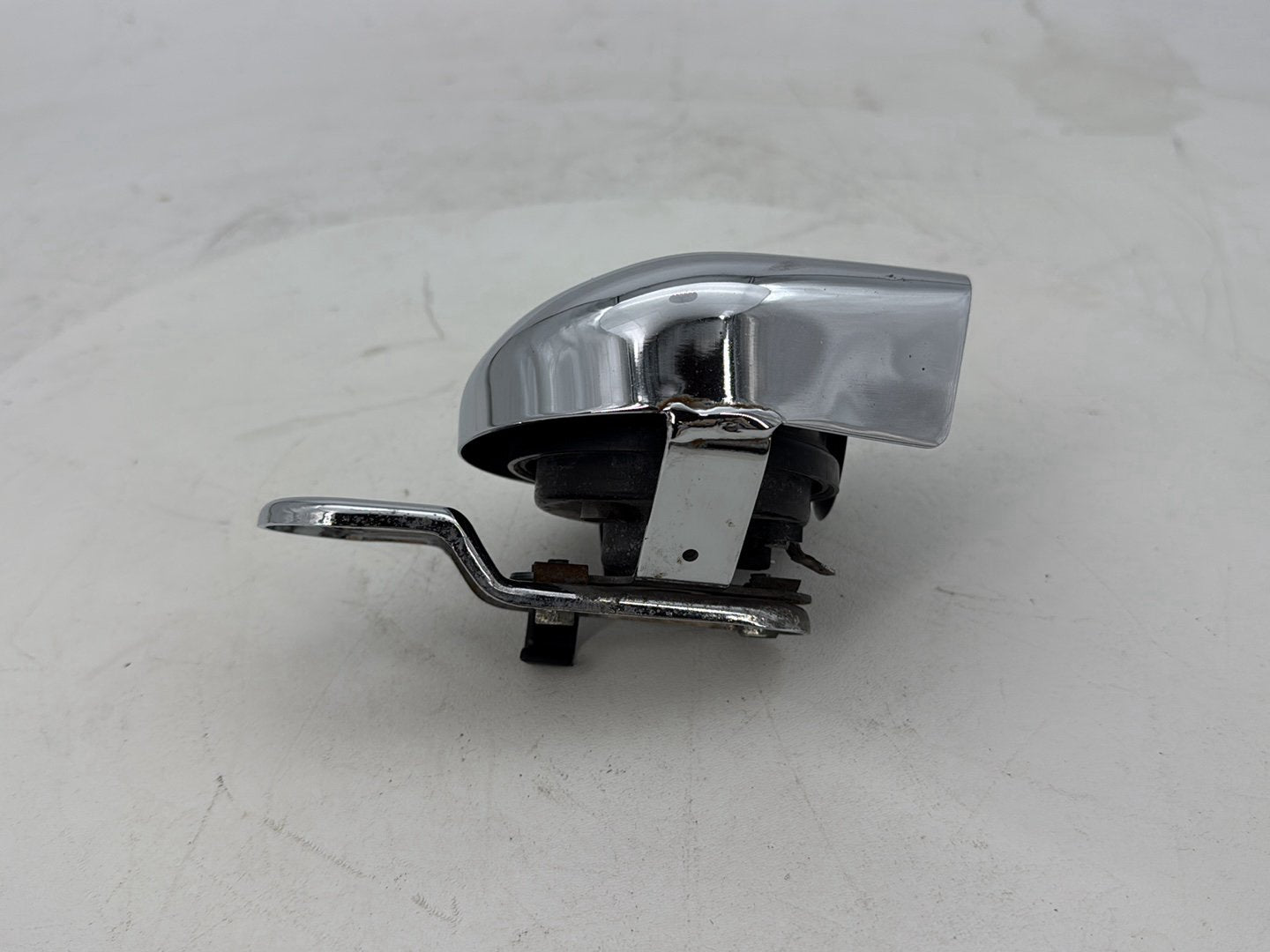 2005 Harley Road Glide Touring FLTRI OEM Horn Signal Klaxon Chrome Cover