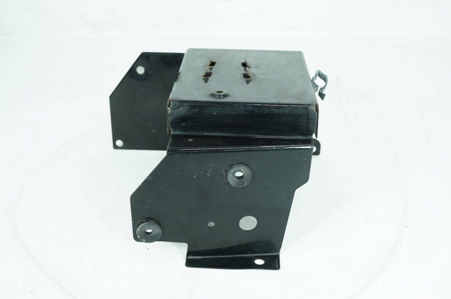 1999 - 2006 Harley-Davidson Touring Electra Glide Classic Battery Tray Bracket Holder Carrier 66281-02A