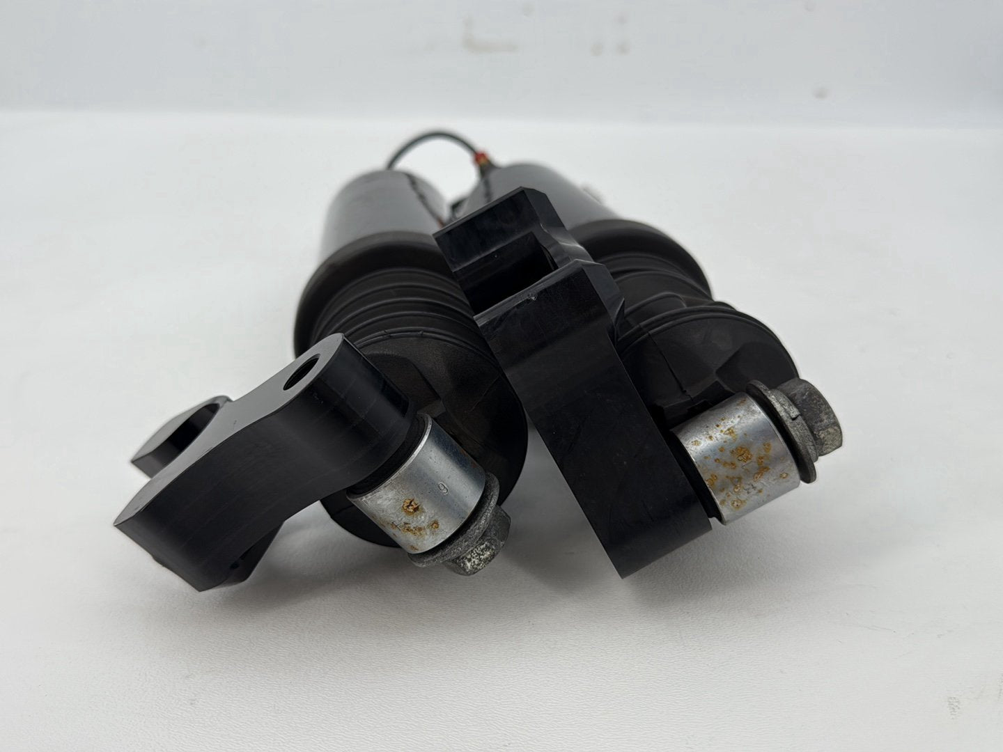 2007 - 2011 Harley-Davidson Touring Street Glide Rear Left Right Shock Absorbers 54662-09