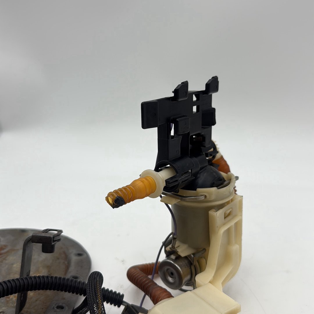 2007 - 2012 Harley-Davidson Dyna Street Bob Gas Gasoline Fuel Petrol Pump Sending  	61016-04B