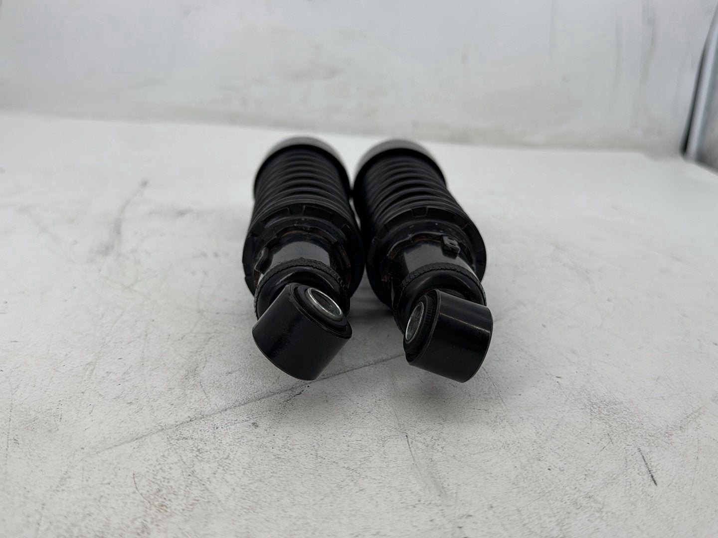 2007 Harley Street Glide Touring FLHX OEM Rear Left Right Shock Absorbers