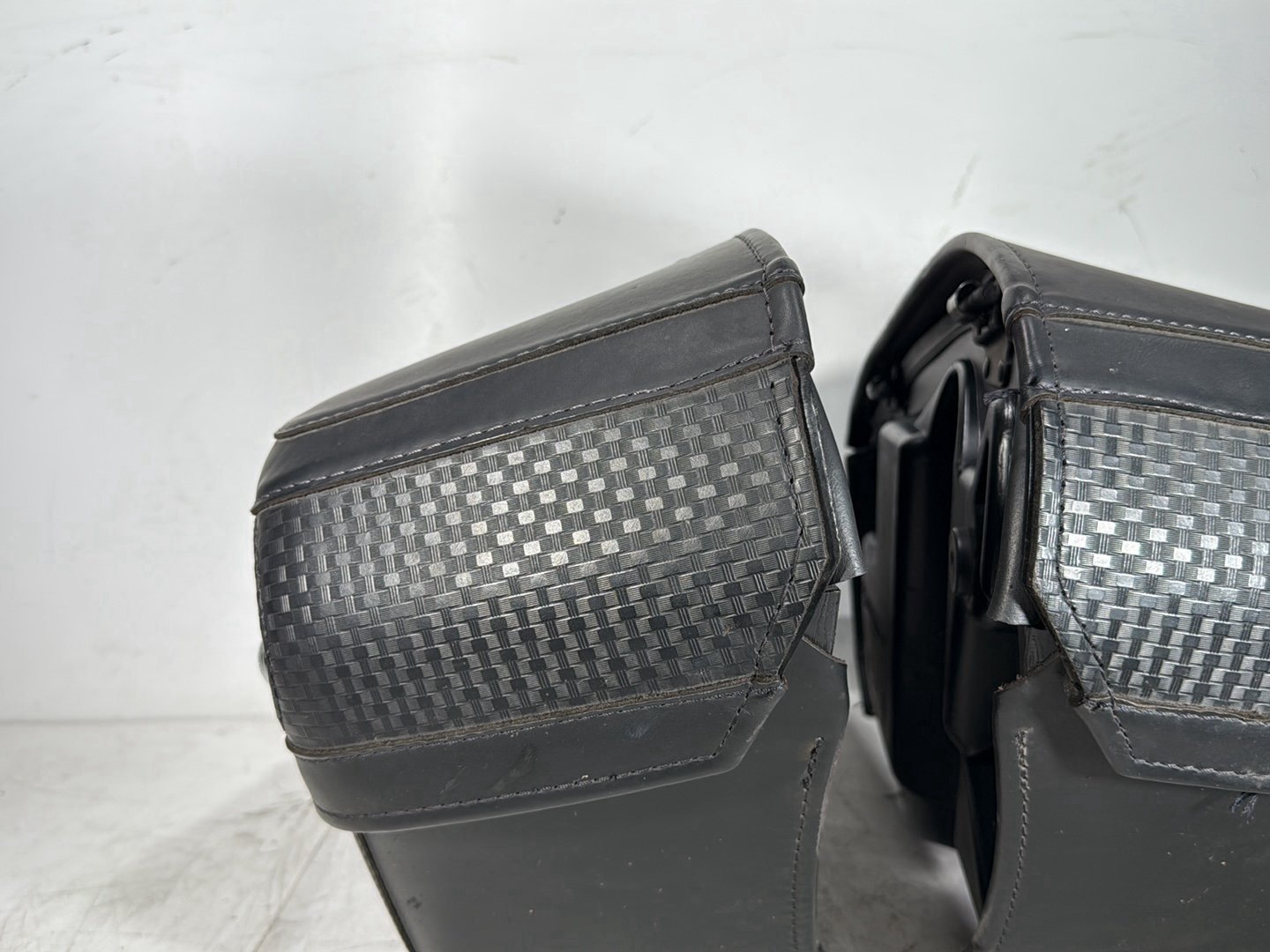2006 Harley Road King Touring FLHRCI Classic OEM Rear Left Right Saddlebags Luggage Leather